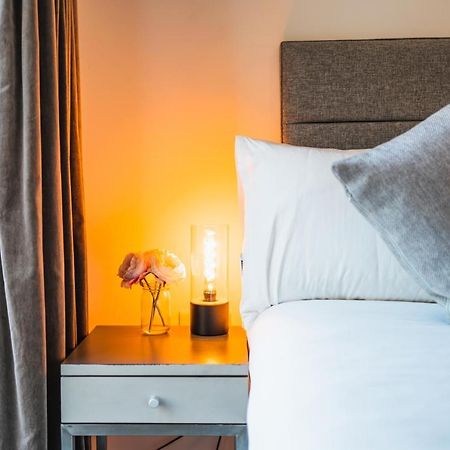 ⭑ Modern Town Centre Apartment ⭑ Борнмът Екстериор снимка