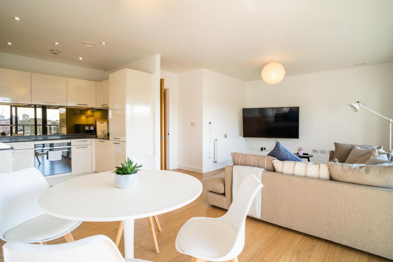 ⭑ Modern Town Centre Apartment ⭑ Борнмът Екстериор снимка