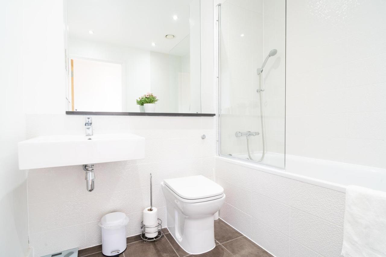 ⭑ Modern Town Centre Apartment ⭑ Борнмът Екстериор снимка