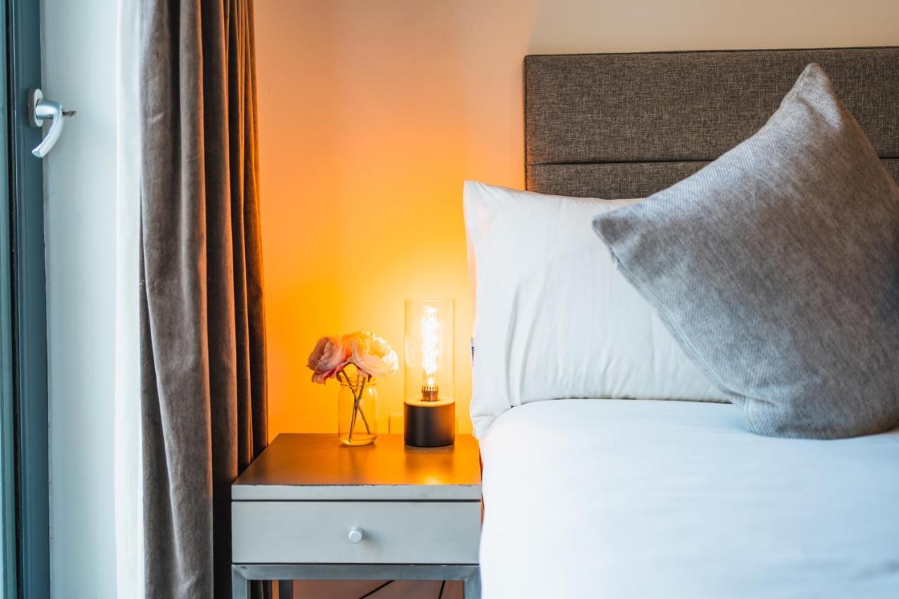 ⭑ Modern Town Centre Apartment ⭑ Борнмът Екстериор снимка