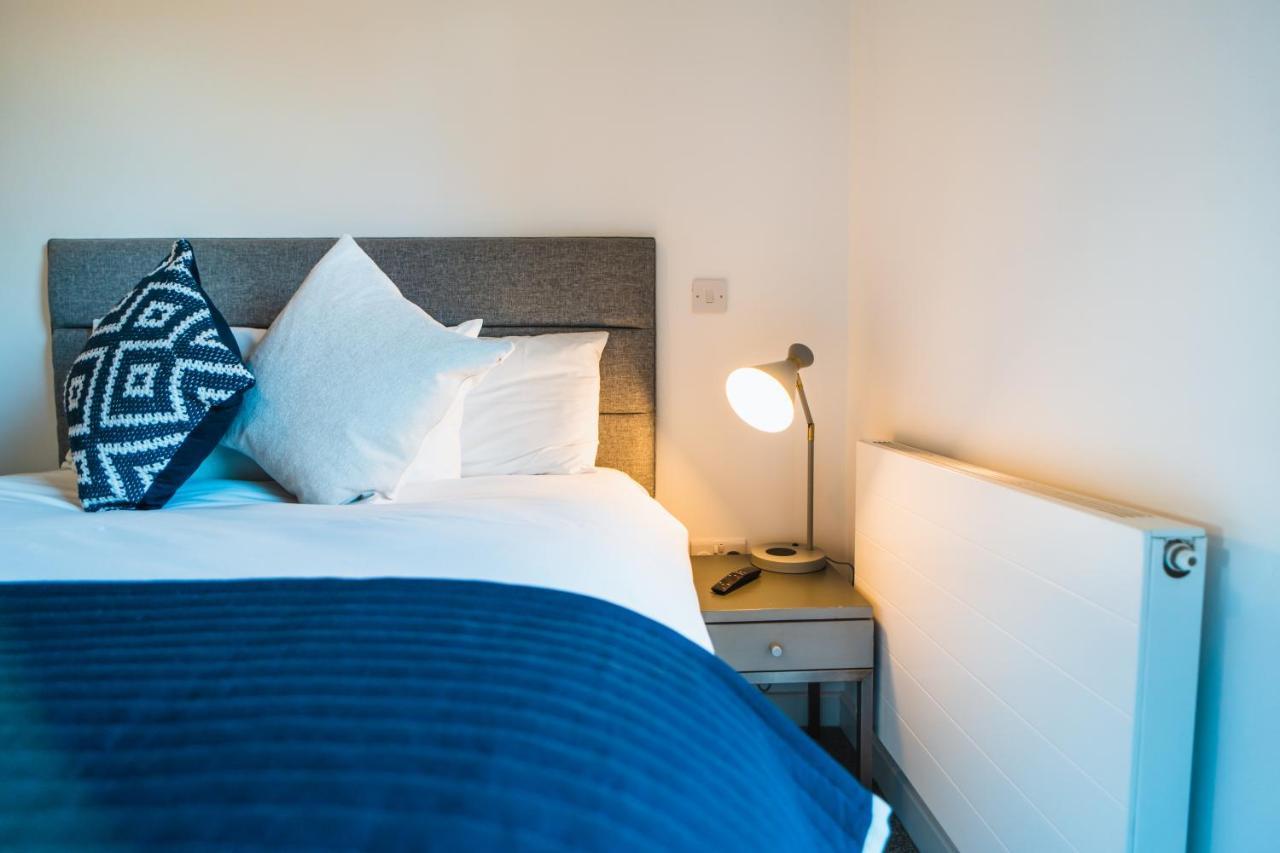 ⭑ Modern Town Centre Apartment ⭑ Борнмът Екстериор снимка