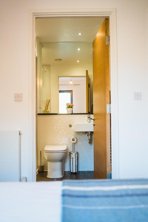 ⭑ Modern Town Centre Apartment ⭑ Борнмът Екстериор снимка